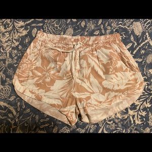 NWOT Billabong Hawaiian print Road Trippin Shorts